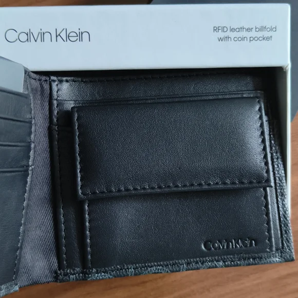 Calvin Klein Wallet - Picture 2 of 4